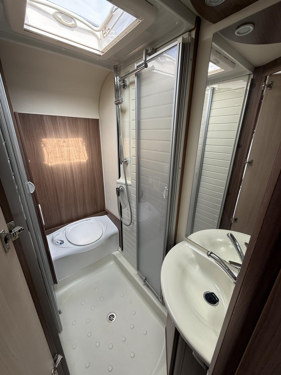 Fiat | Burstner BT 6641 - Half-integraal camper met nieuwe bekleding!