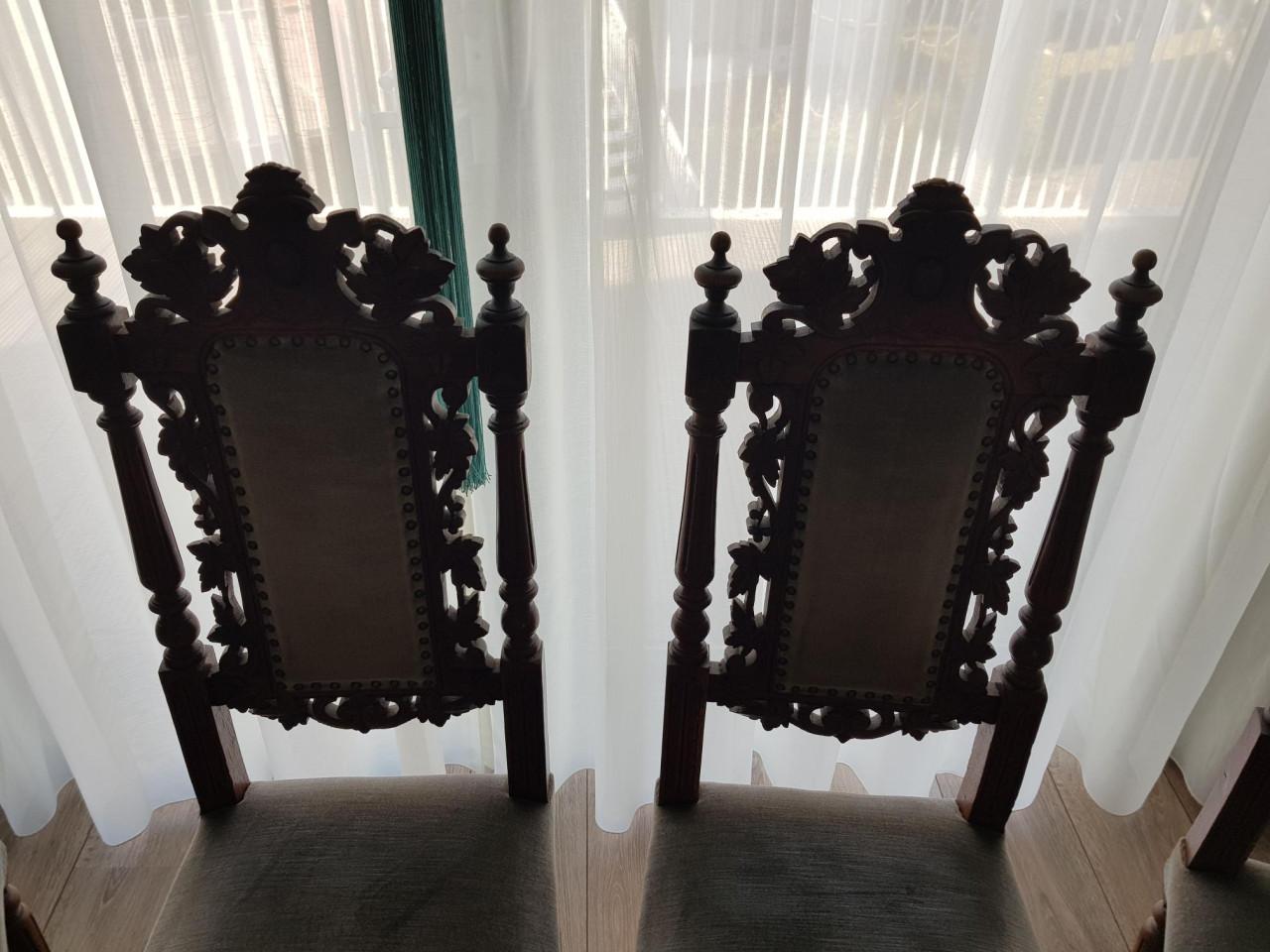 4 BROCANTE 'klooster' stoelen, voorheen in een klooster in belgie gestaan