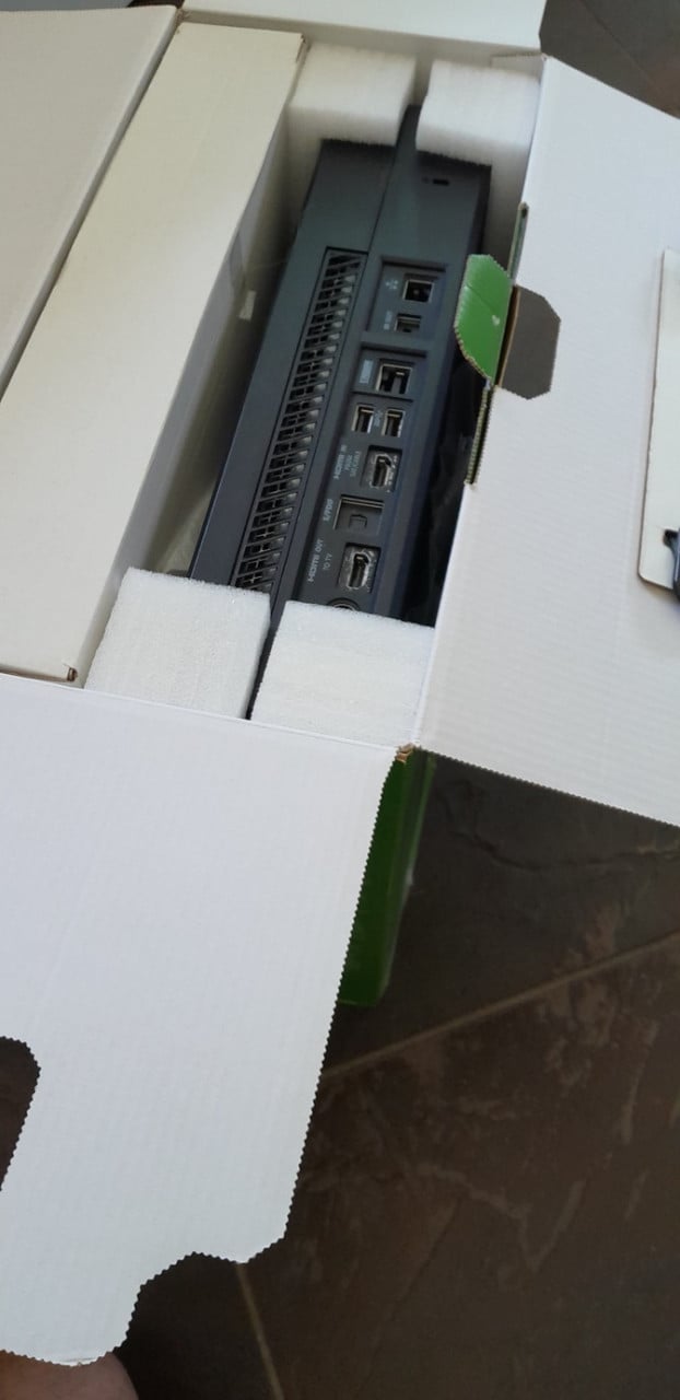 Xbox one console met controller in originele DOOS