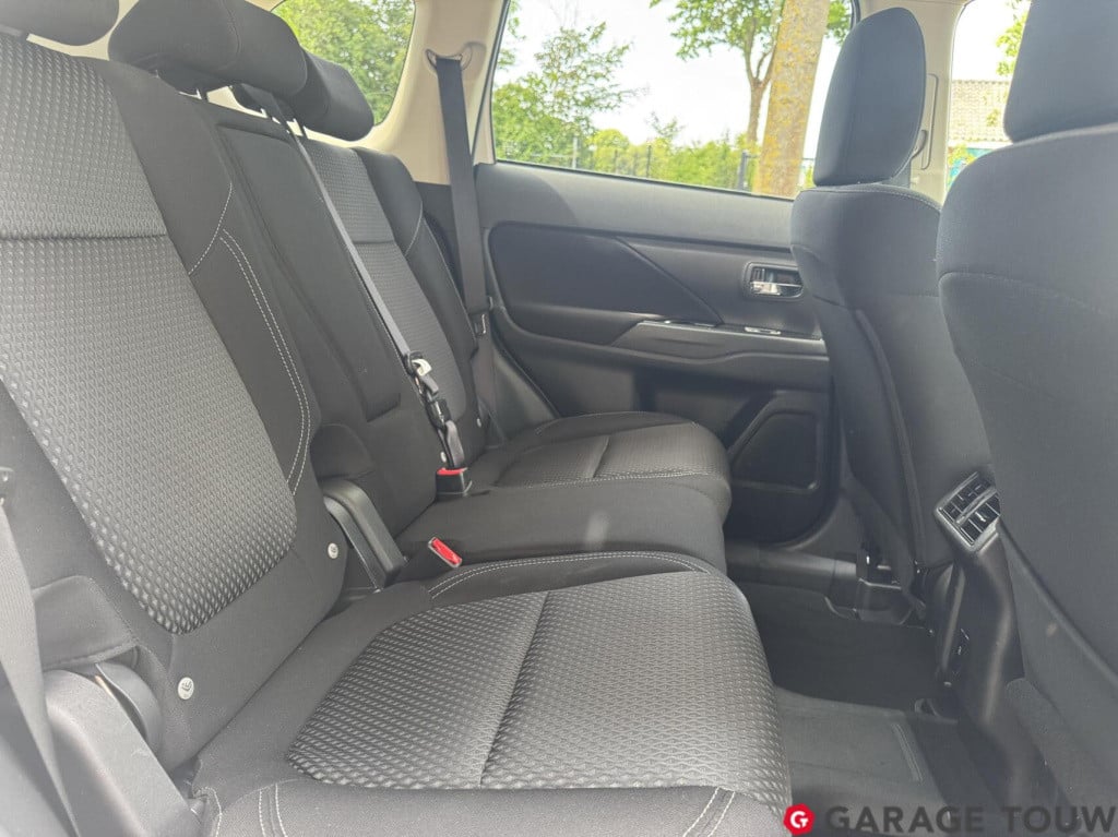 Mitsubishi Outlander 2.4 phev pure+ afn.trekhaak + winterset