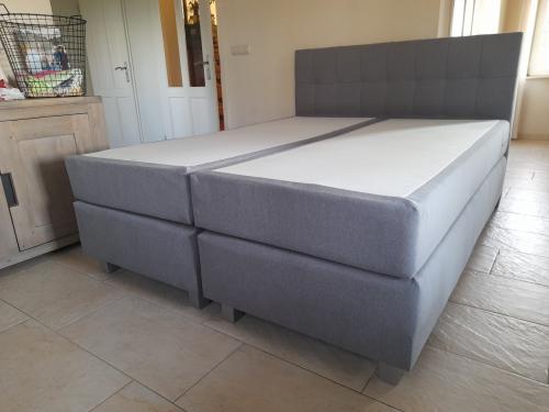 Boxspring 160 x 200  (in goede nette staat )
