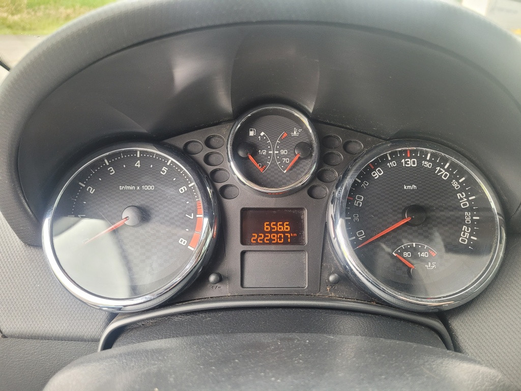 Peugeot 207 1.6-16v t rc