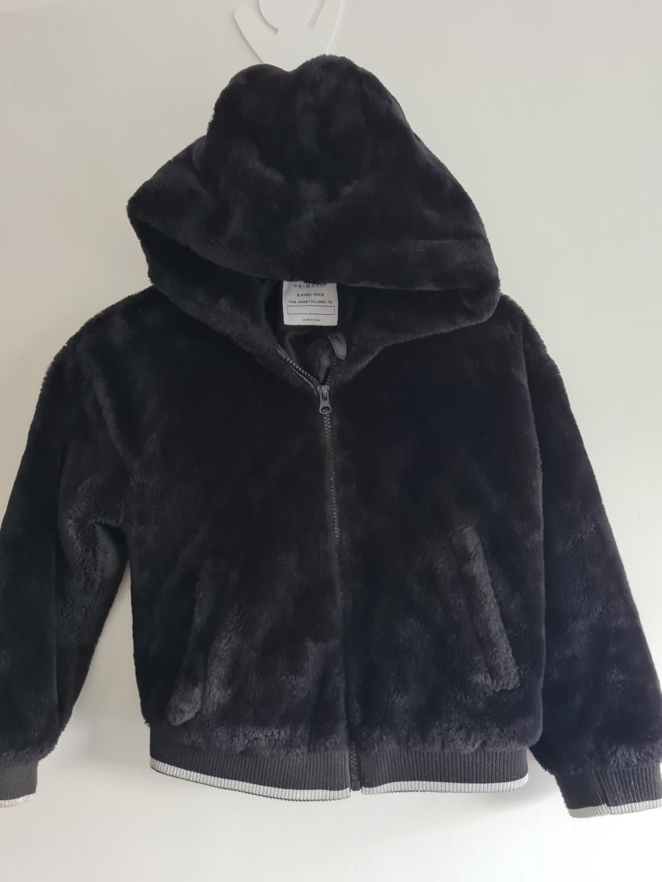Mooie zwarte fake fur bontjas met capuchon van de Primark mt 134