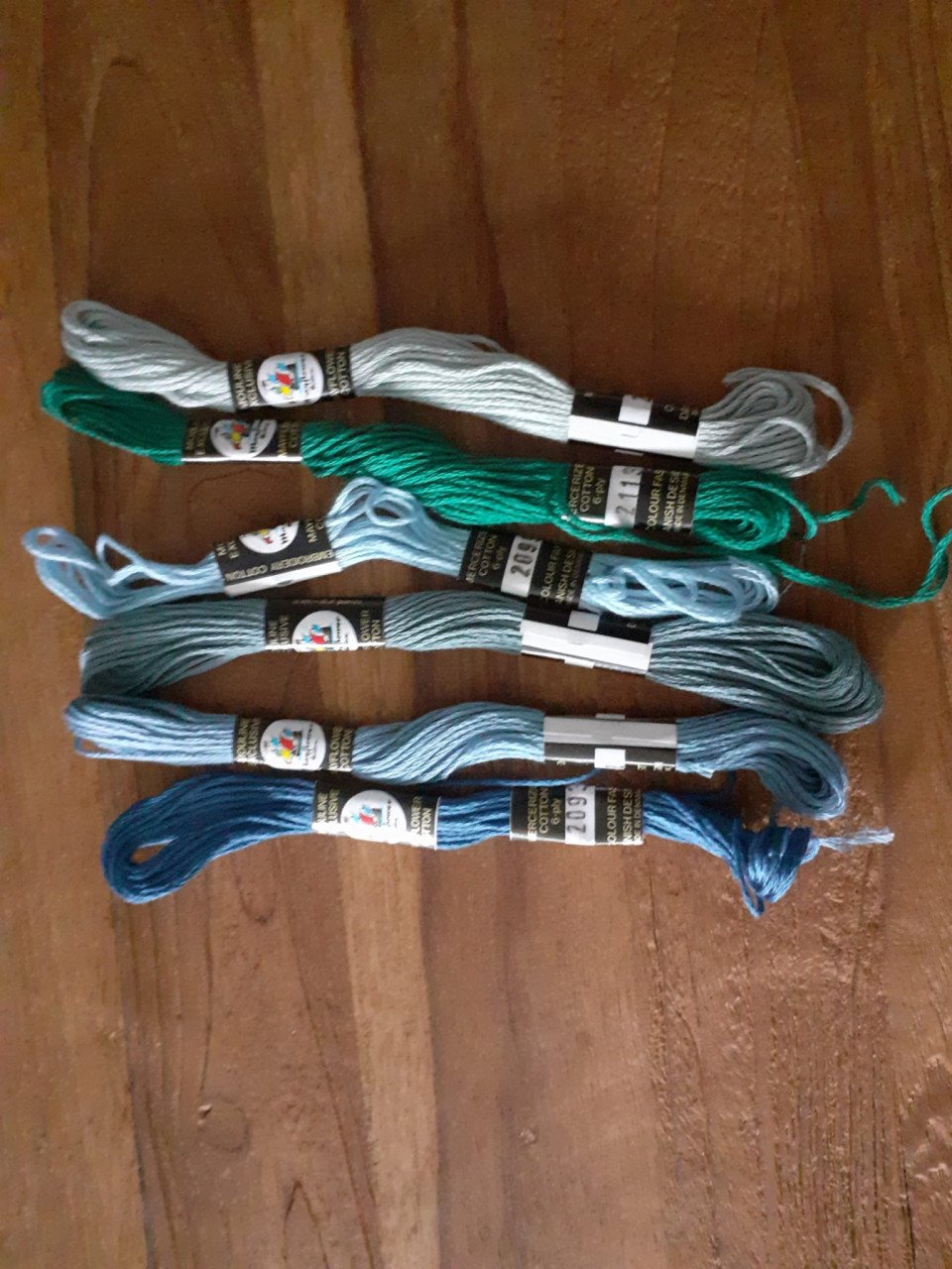 NIEUWE borduurzijde - ALLERLEI KLEUREN 66 stuks + restjes !!