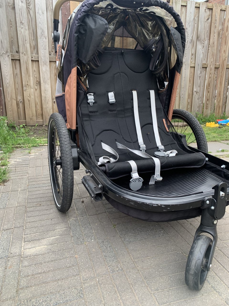 Bobike 2-in-1 fietskar en wandelwagen - zwart/bruin