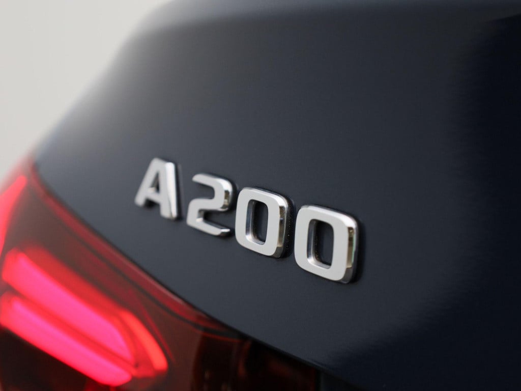 Mercedes-Benz A-Klasse 200 business solution plus | automaat | half leder |