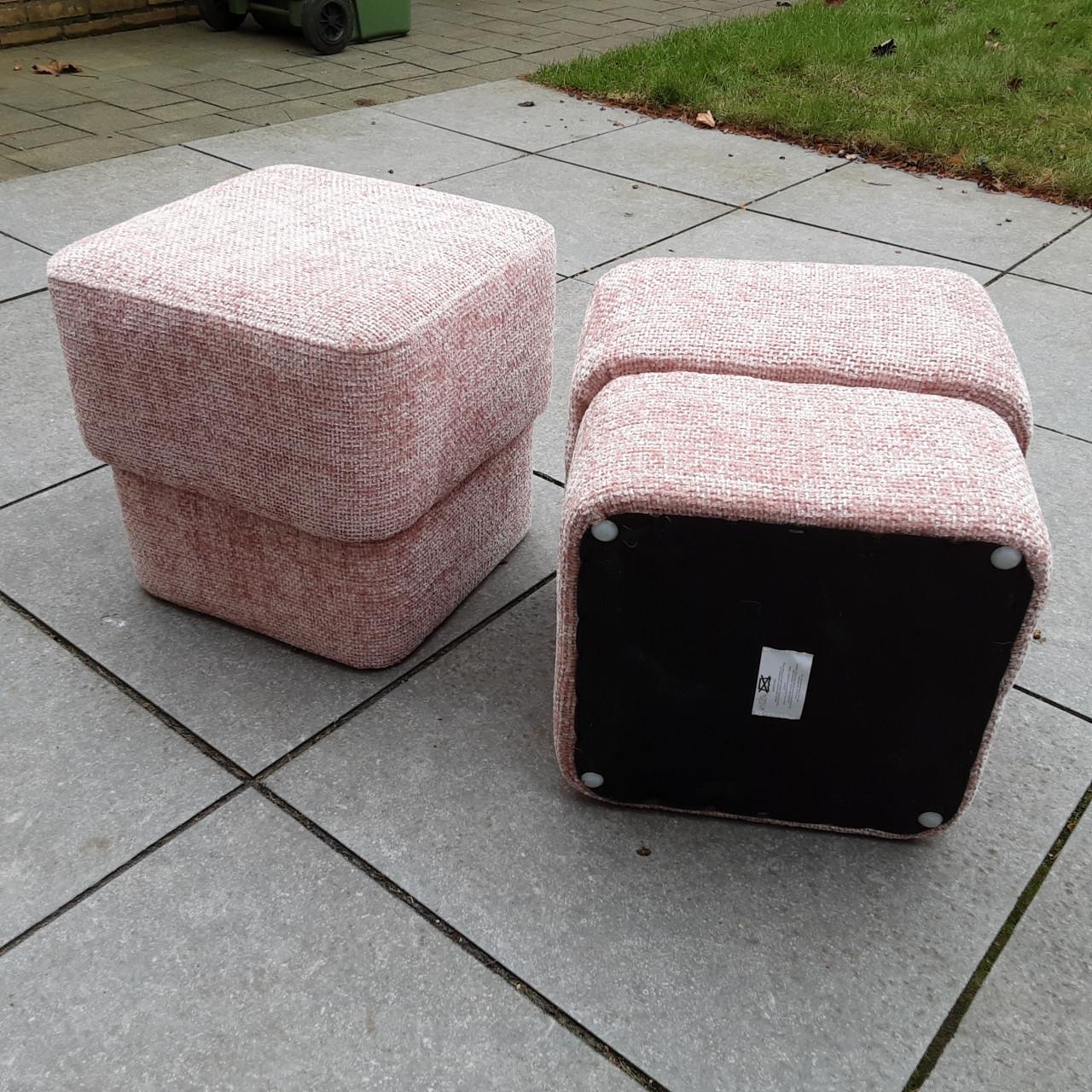 Poefjes € 15 per stuk