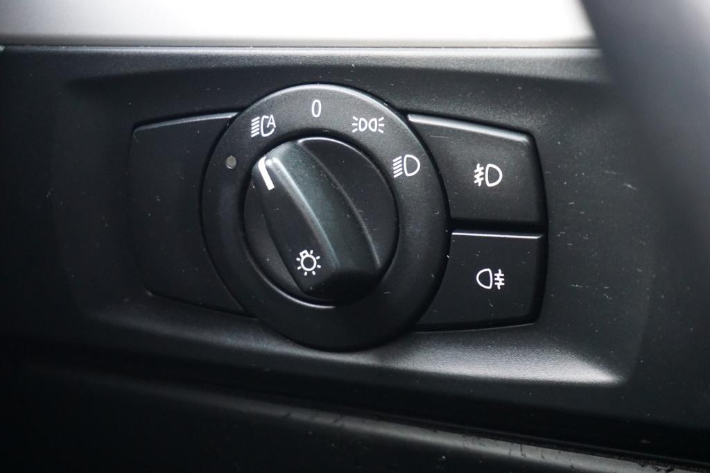 BMW 3-serie 320i executive airco / cruise / parkeers. / elektr. ramen / lm 