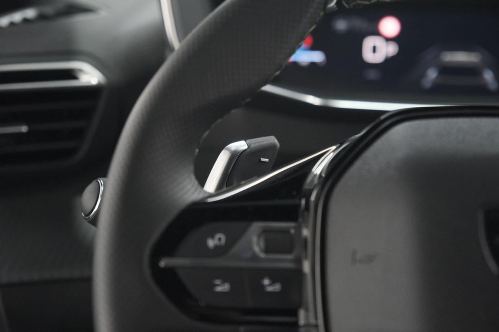 Peugeot 2008 puretech 130 eat8 gt | 360 camera | stoelmassage | adaptieve c