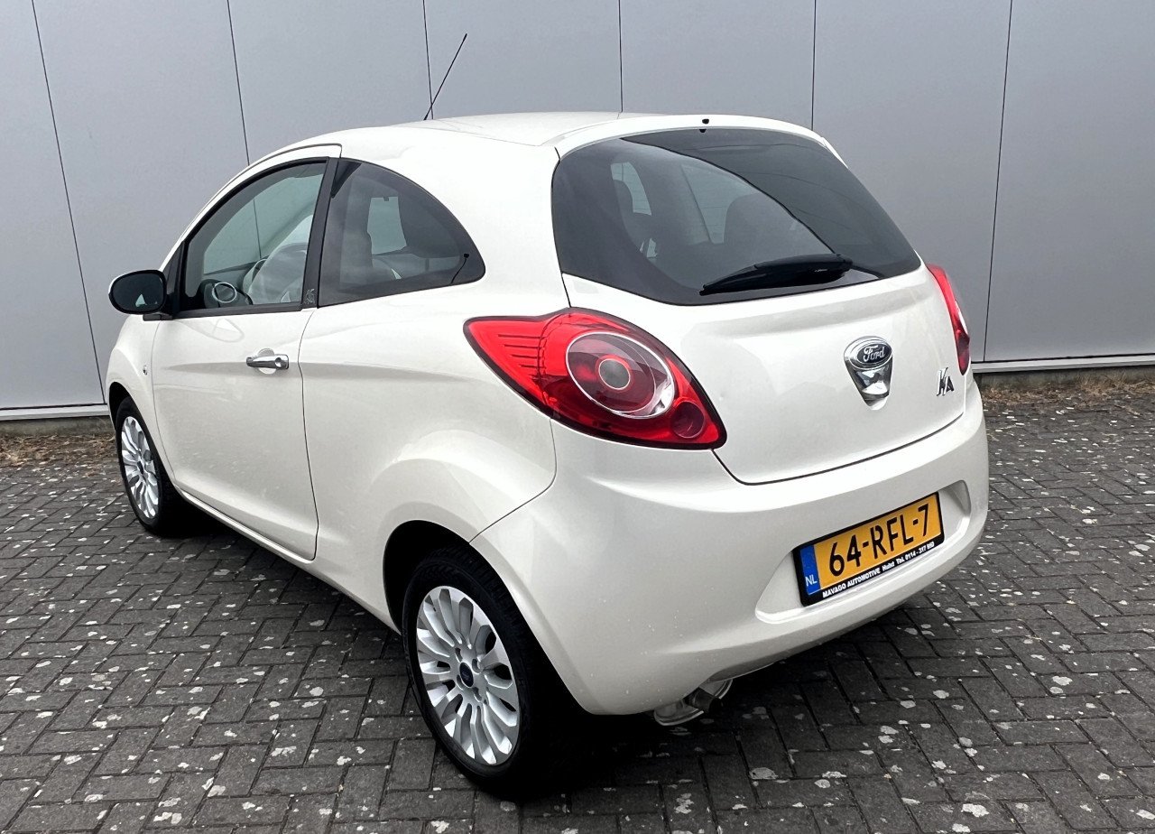 Ford Ka Titanium Parelmoer bouwj. 5-2011 met NAP logisch
