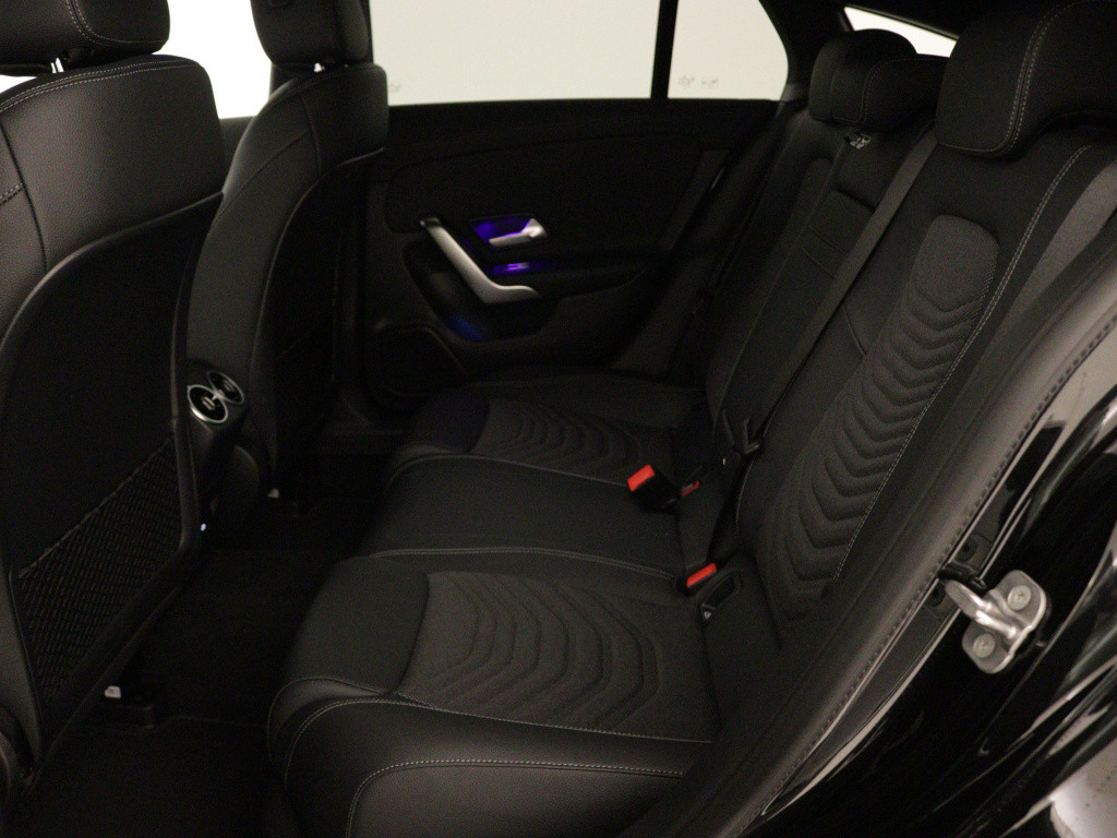 Mercedes-Benz Cla shooting brake 180 star edition luxury line | trekhaak | 