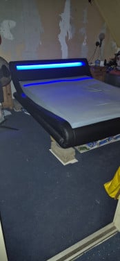 Bed met ledverlichting