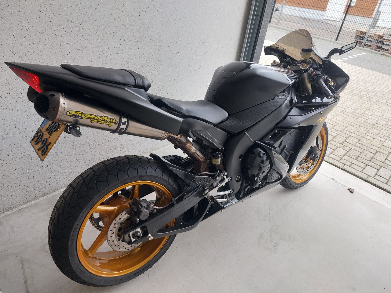 Yamaha r1