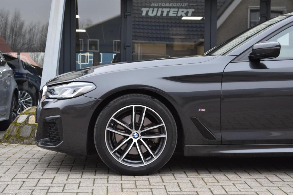 BMW 5 Serie touring 520i m-sport | laserlight | nap | dealer onderhouden | 