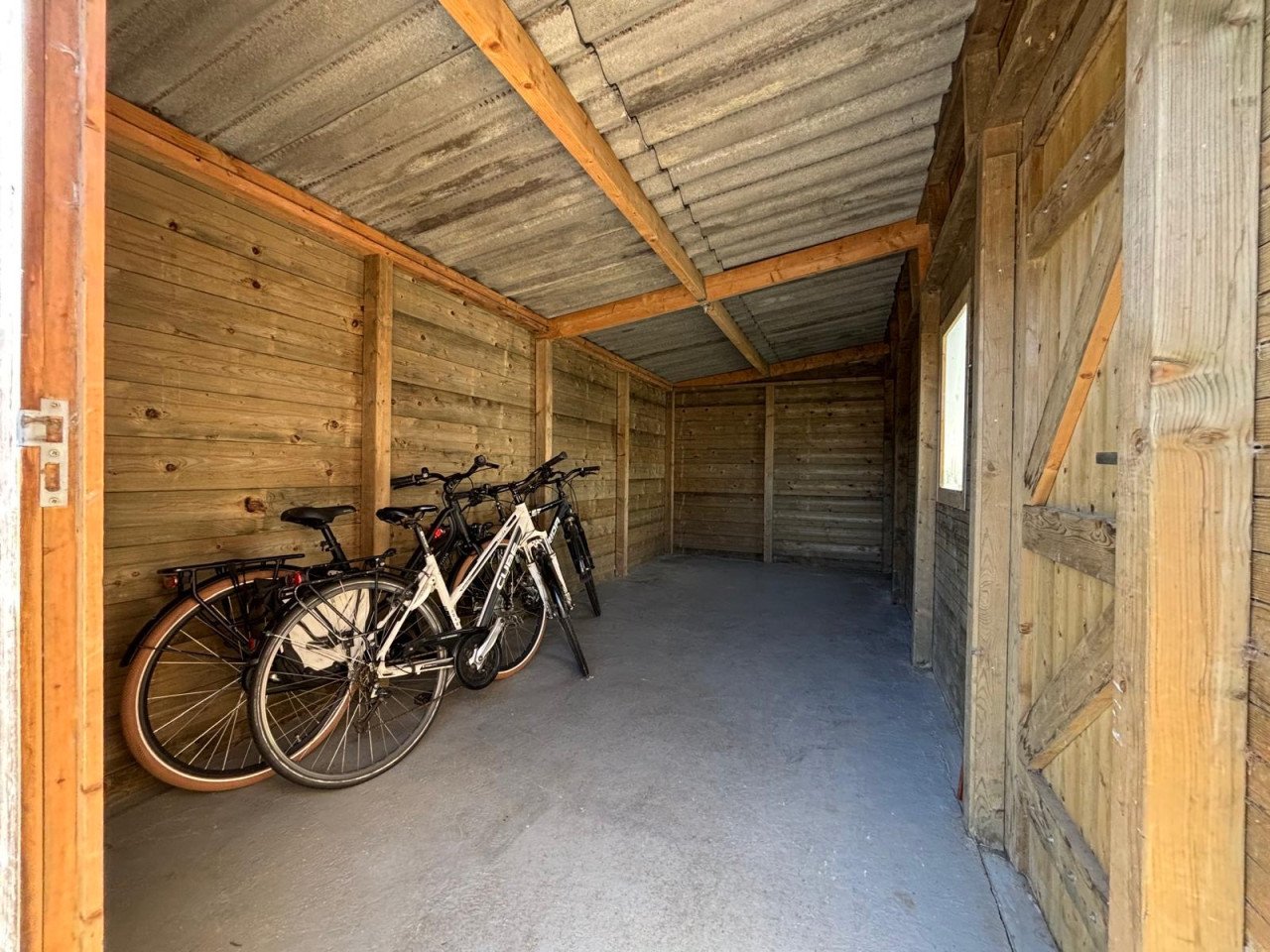 Houten berging, schuur. 2,6x6m
