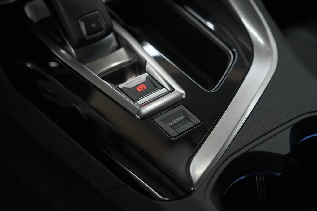Peugeot 5008 puretech 130 eat8 crossway | trekhaak | camera | navigatie | a