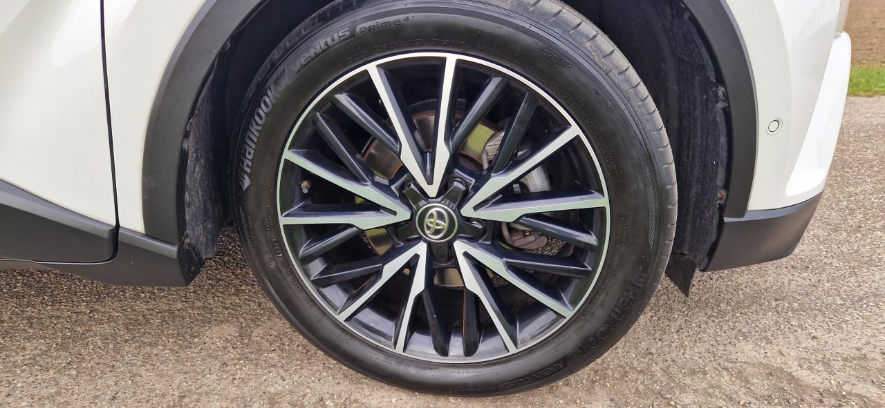 Toyota chr 1.8 hybride bi-tone plus,trekhaak,leder,led