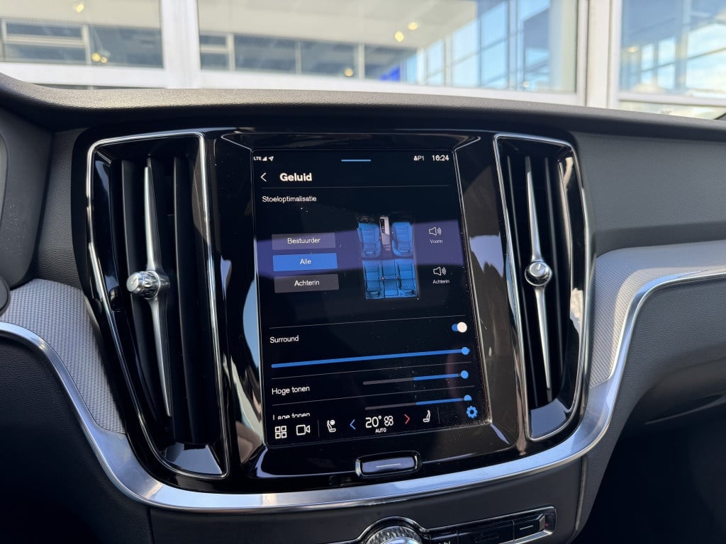 Volvo V60 t6 398pk recharge plus dark| panodak| adap.cruise| trekhaak| 36