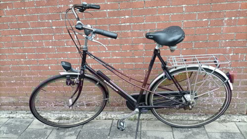 Dames fiets, Batavus met handremmen. Handpompje, slot, standaard, 7 versnel