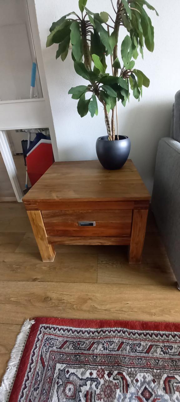 Bijzettafel of salontafel