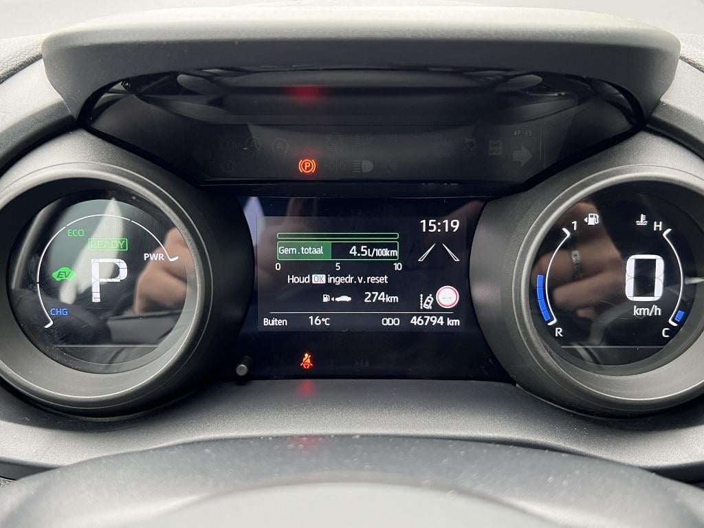 Toyota Yaris 1.5 hyb. 115 first | stoelverwarming | all seasonbanden