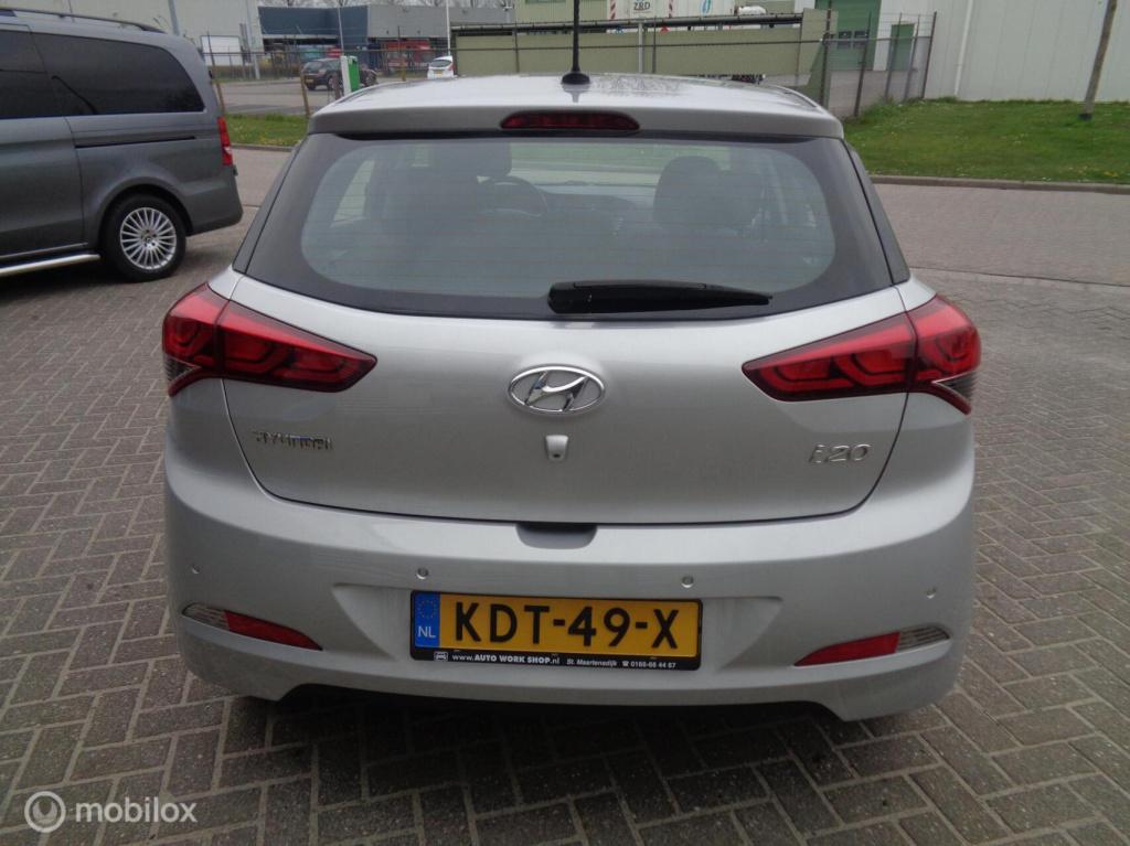 Hyundai I 20 1.0 t-gdi comfort/airco/camera/pdc/1st eig/lm velgen/slechts 8