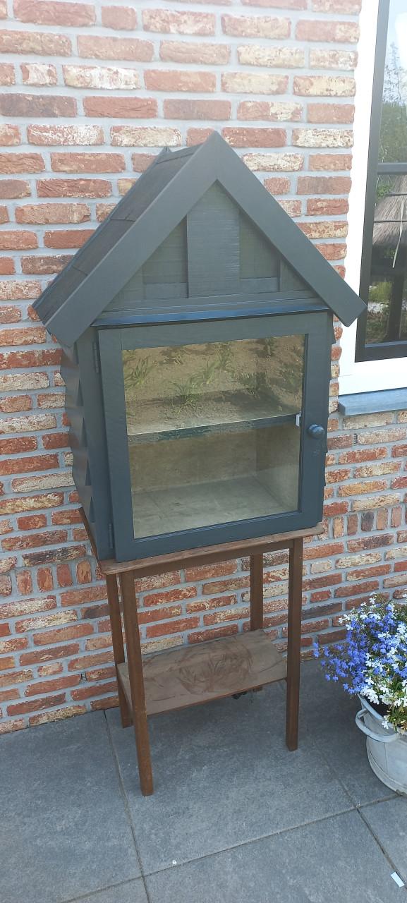Nieuwe verkoopkast - boekenkast - weggeefkast