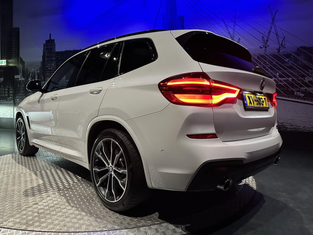 BMW X3 xdrive20i m sport executive edition *pano*trekhaak*memory*hud*
