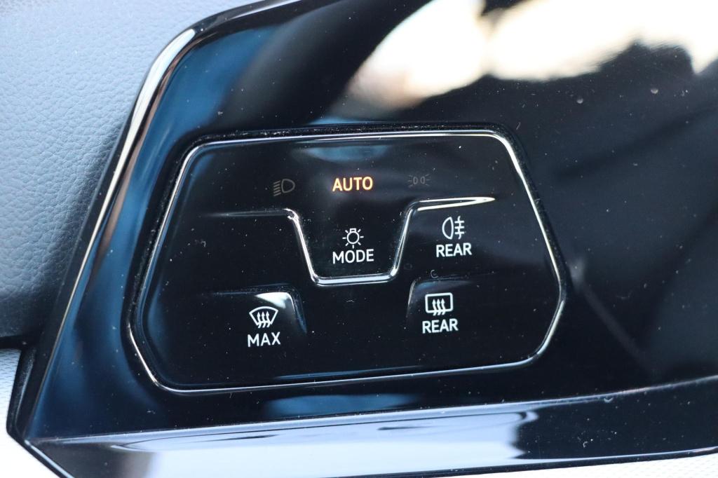 Volkswagen Golf 1.0 tsi life | app connect | parkeersensoren | climate cont