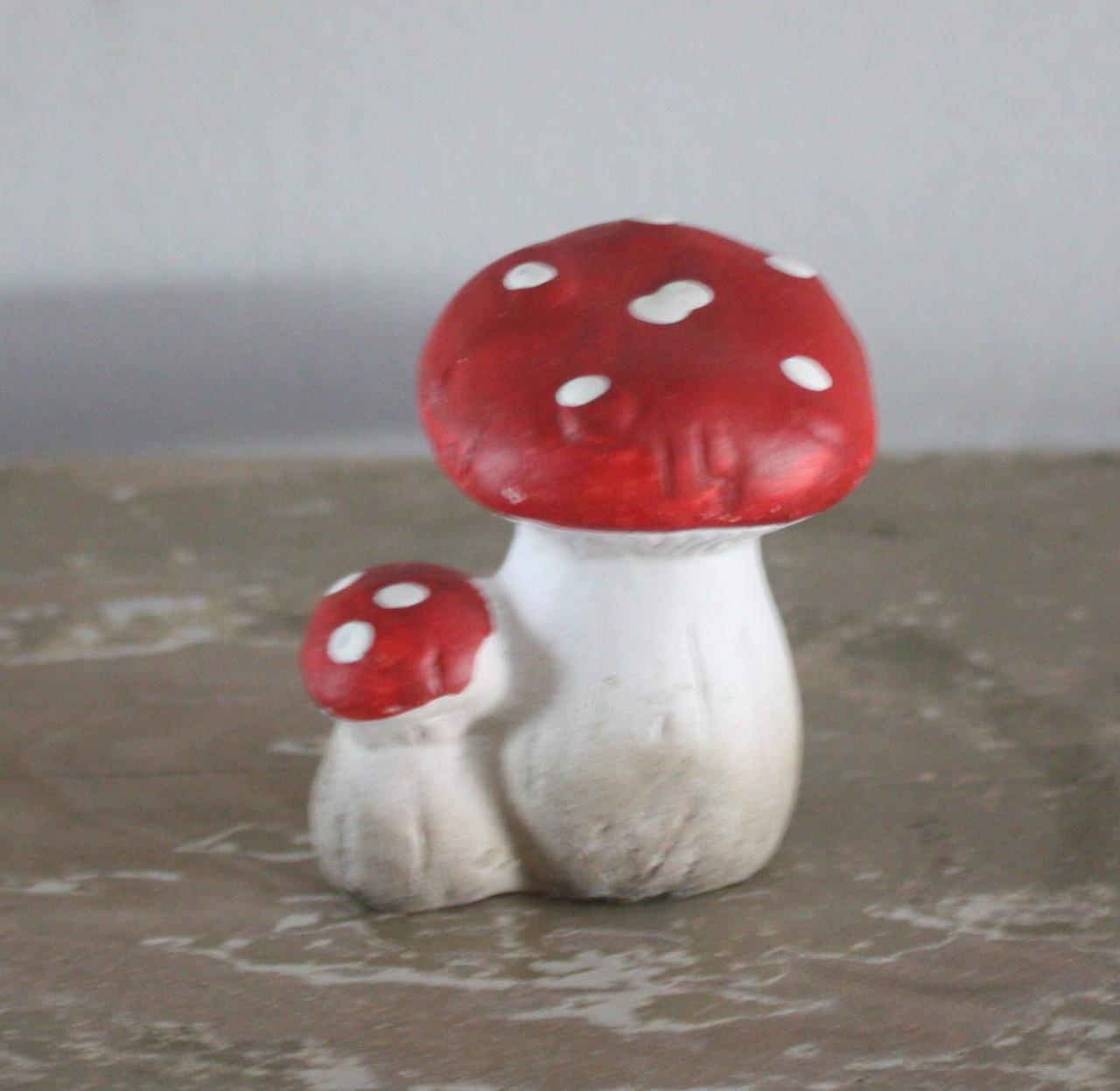 Stenen beeldje padden stoelen nr 3