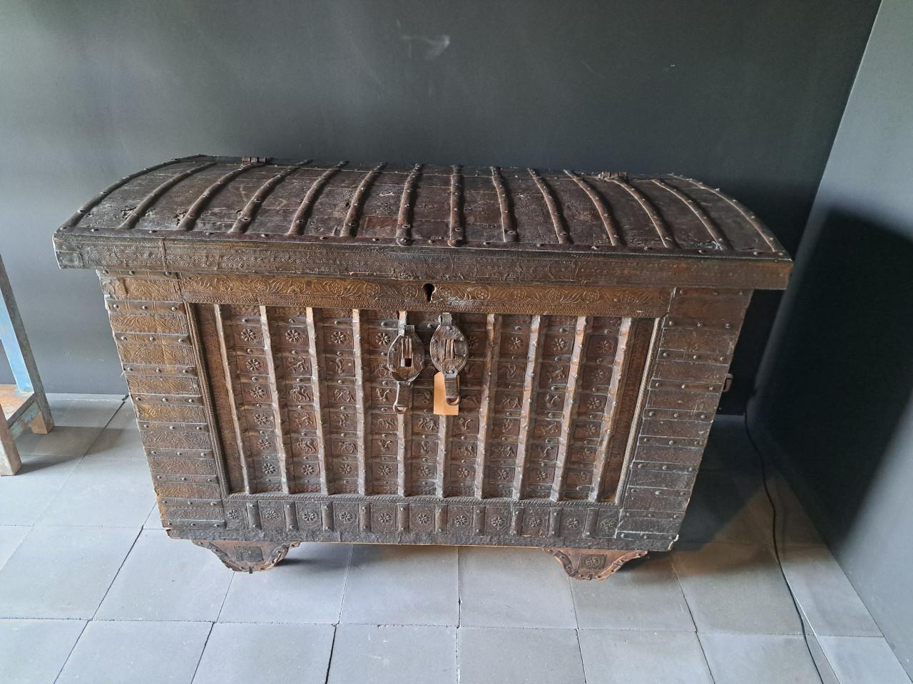 MOET WEG !!  Div. meubelen uit leegverkoop !!  ZIE ADVERTENTIE