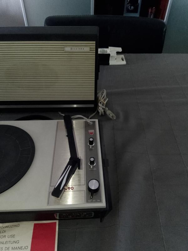 Aristona platenspeler-33/45/75 toeren