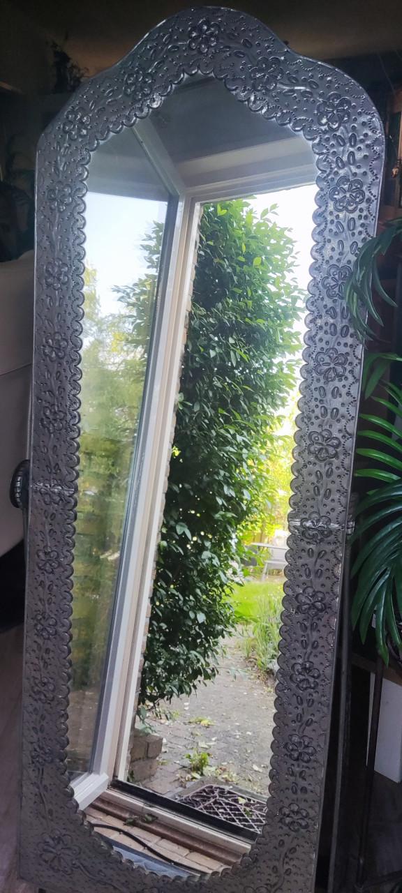 Maleise / Indonesische metalen rand staande pas spiegel 165 hoog kantelbaar