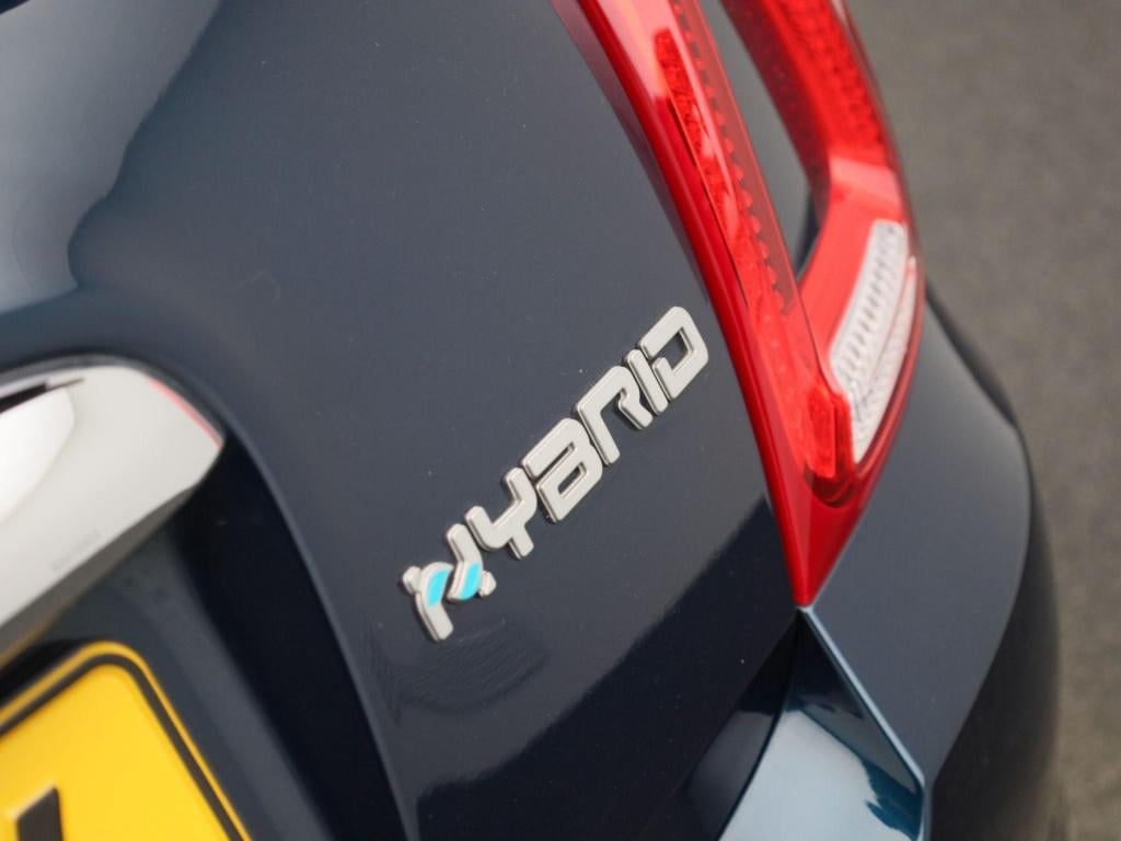 Fiat 500 C 1.0 hybrid red fiat 500 c 1.0 hybrid red