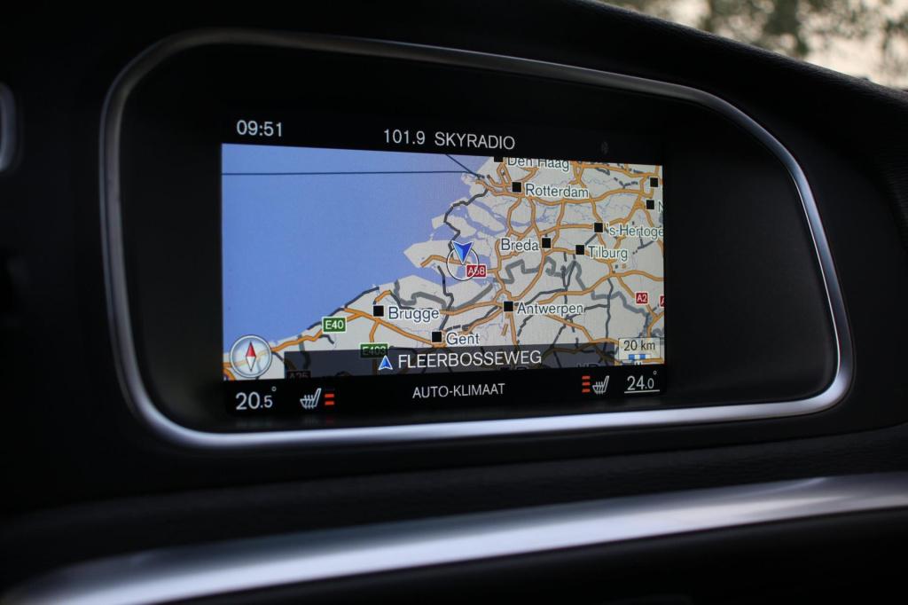 Volvo V40 cross country 2.0 t5 awd summum h&k - full options - panoramadak 