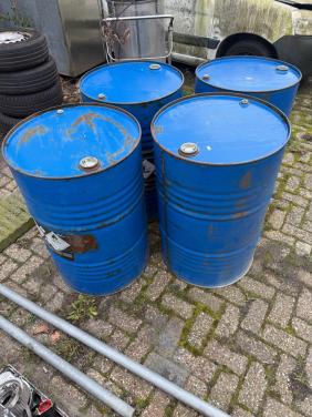 4x 210liter vat schoon van binnen.