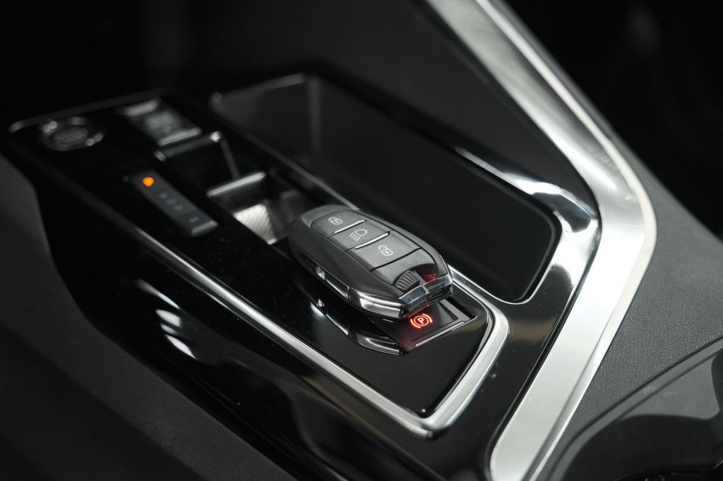 Peugeot 5008 hybrid 136 e-dsc6 allure | camera | apple carplay | navigatie 