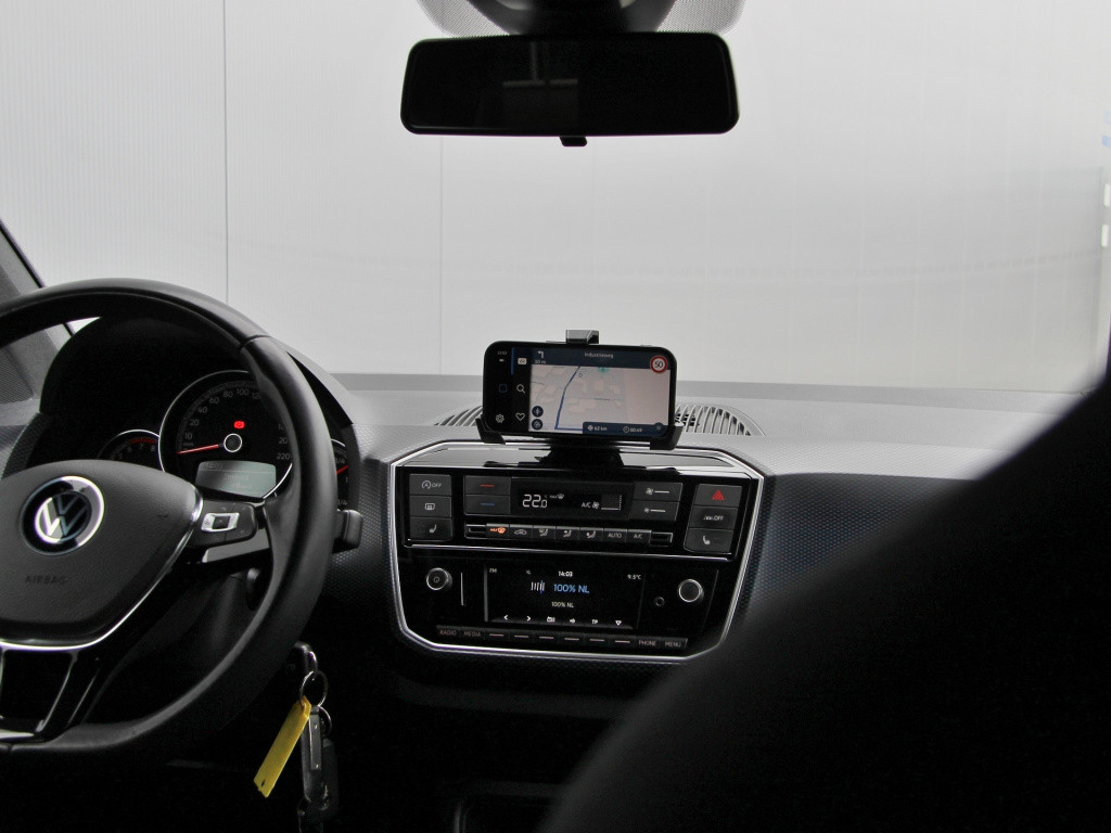 Volkswagen UP! active 5drs. clima | cruise | camera | vol!