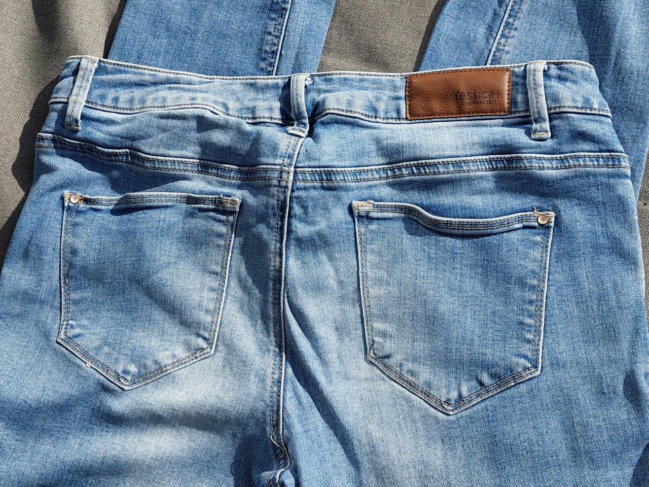 Yessica damesjeans mt 38 met stoere lappen op broekspijp