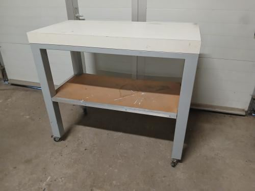 Mobiele werktafel, werkbank voor schuur, garage of werkplaats.