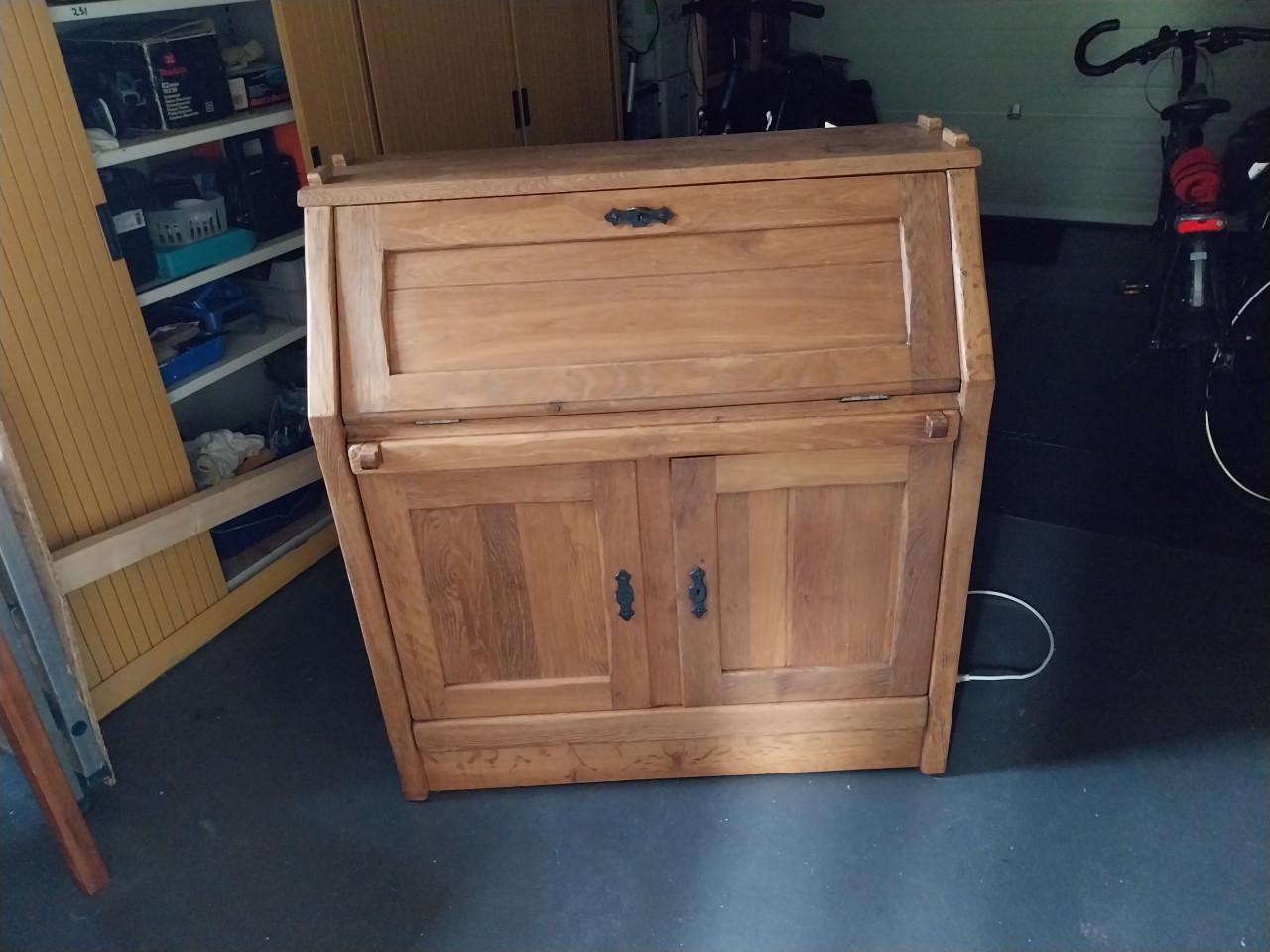 Eikenhouten bureau