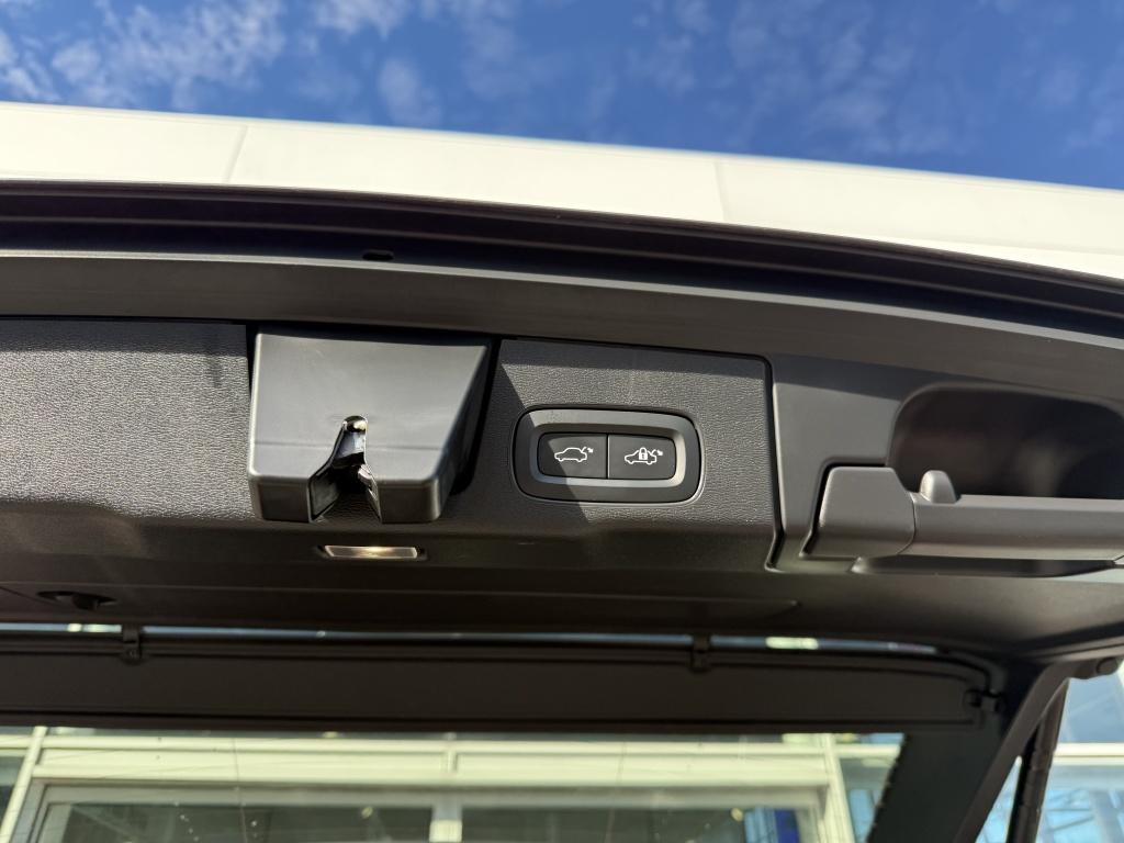 Volvo XC60 t6 398pk recharge dark r-design| panodak| adap.cruise| head-up|