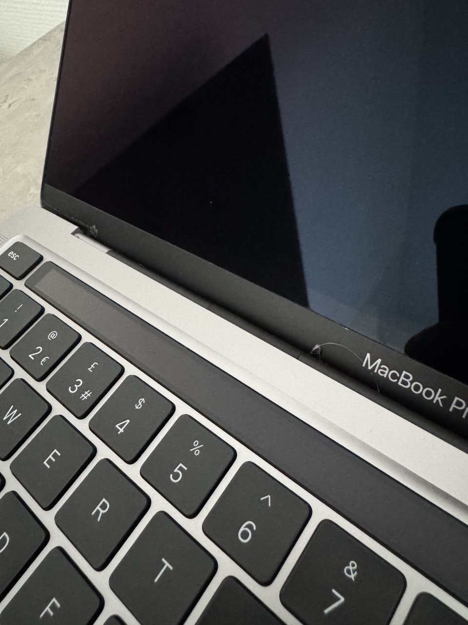 Apple Macbook Pro 13" 2020 Touch Bar - Intel i5 - 16GB/256GB