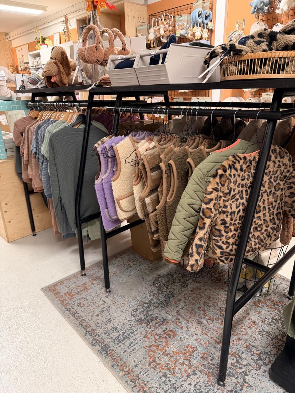 2x stevig kledingrek voor winkel