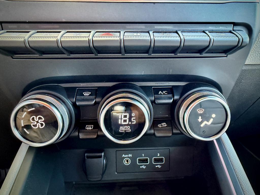 Renault Clio 1.6 e-tech hybrid 140 initiale paris navi ecc cruise