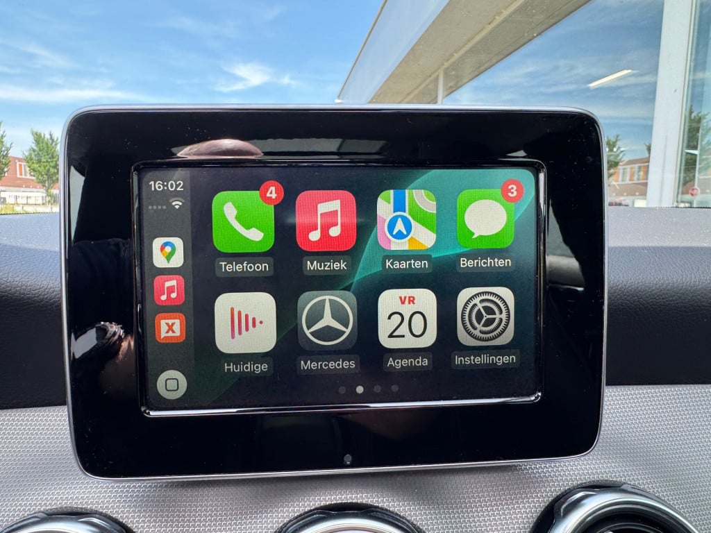 Mercedes-Benz Gla-klasse 180 business solution amg automaat / panoramadak ,