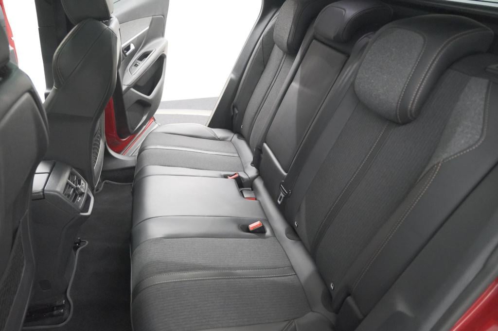 Peugeot 3008 puretech 130 eat6 gt | allseason banden | trekhaak | panoramad