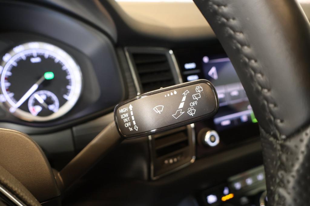 Skoda Kodiaq 1.5 tsi business edition nl auto, trekhaak, stoel en stuur ver