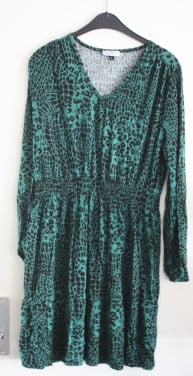Groene jurk met  zwarte maat L