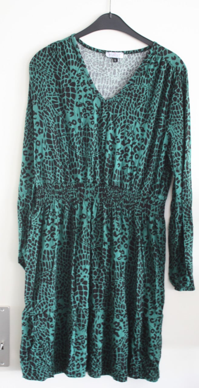 Groene jurk met  zwarte maat L